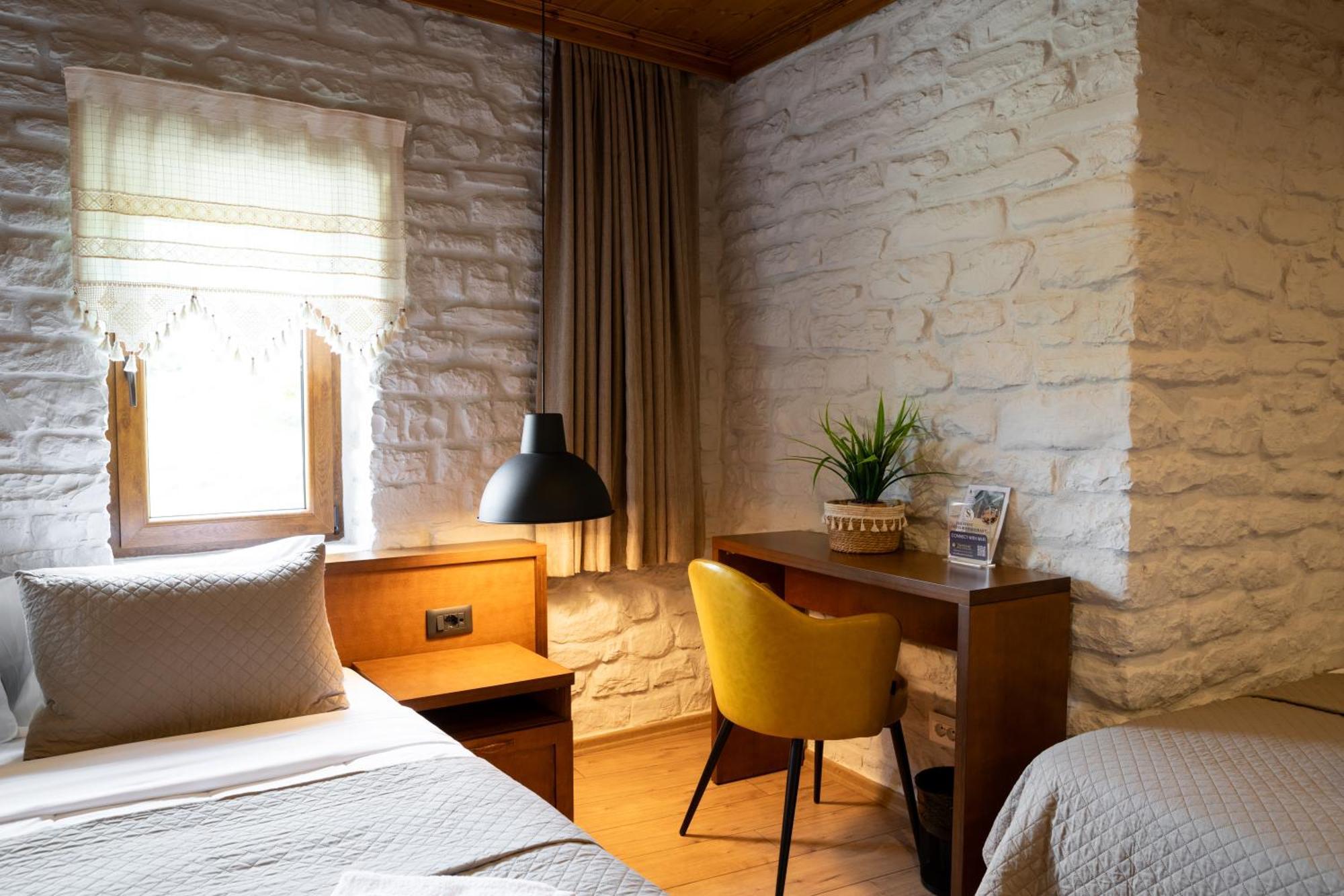 The Stone Sky Hotel Gjirokastër Esterno foto