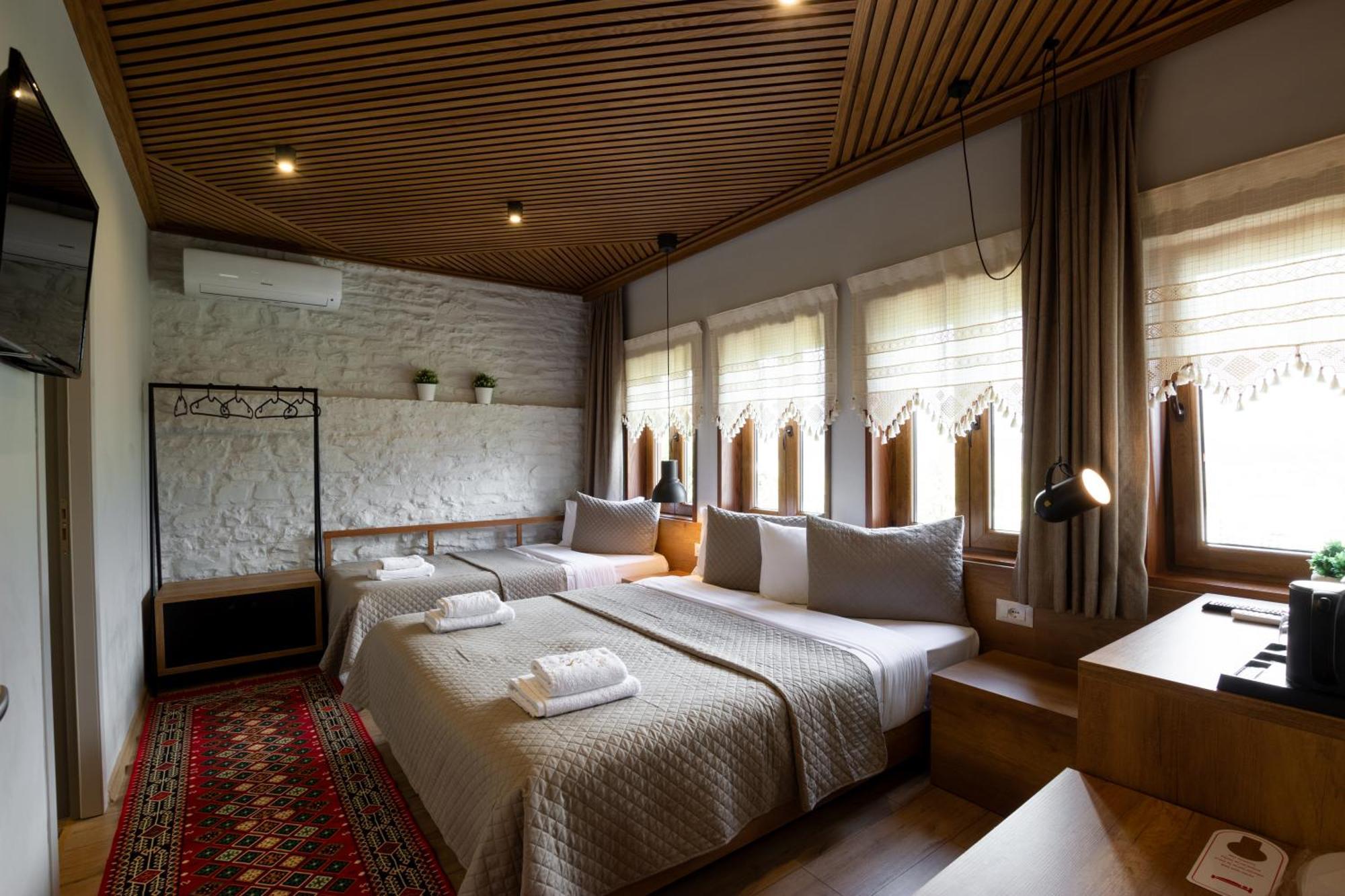 The Stone Sky Hotel Gjirokastër Esterno foto