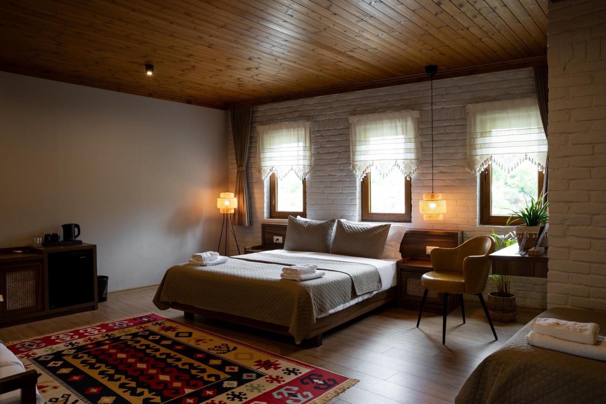 The Stone Sky Hotel Gjirokastër Esterno foto