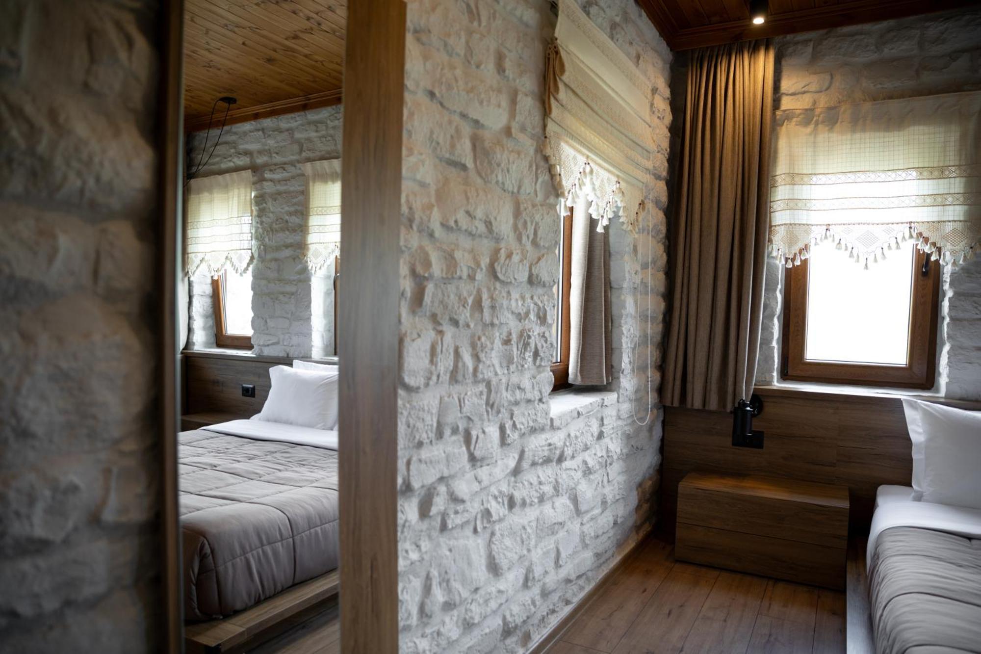 The Stone Sky Hotel Gjirokastër Esterno foto