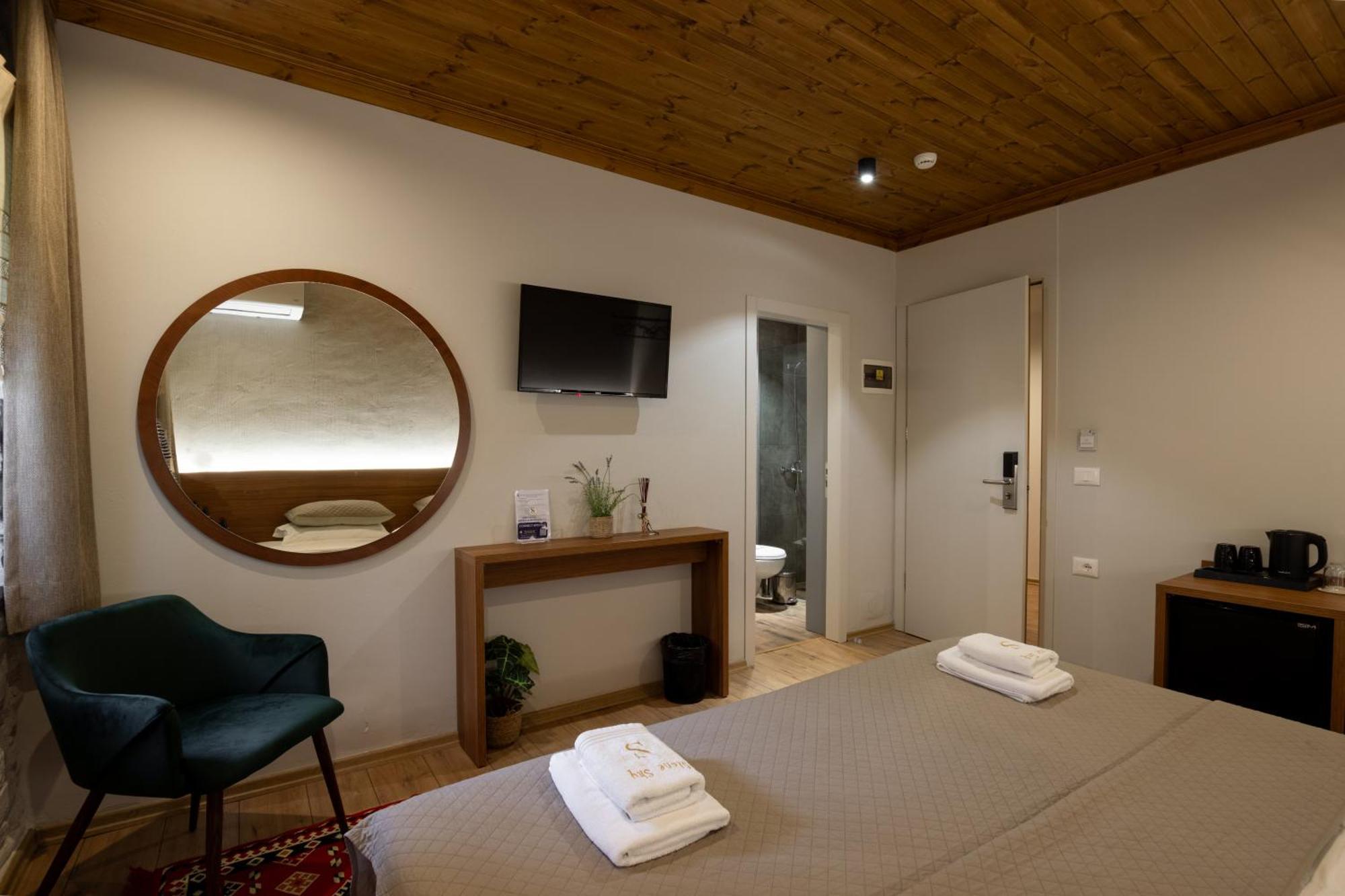 The Stone Sky Hotel Gjirokastër Esterno foto