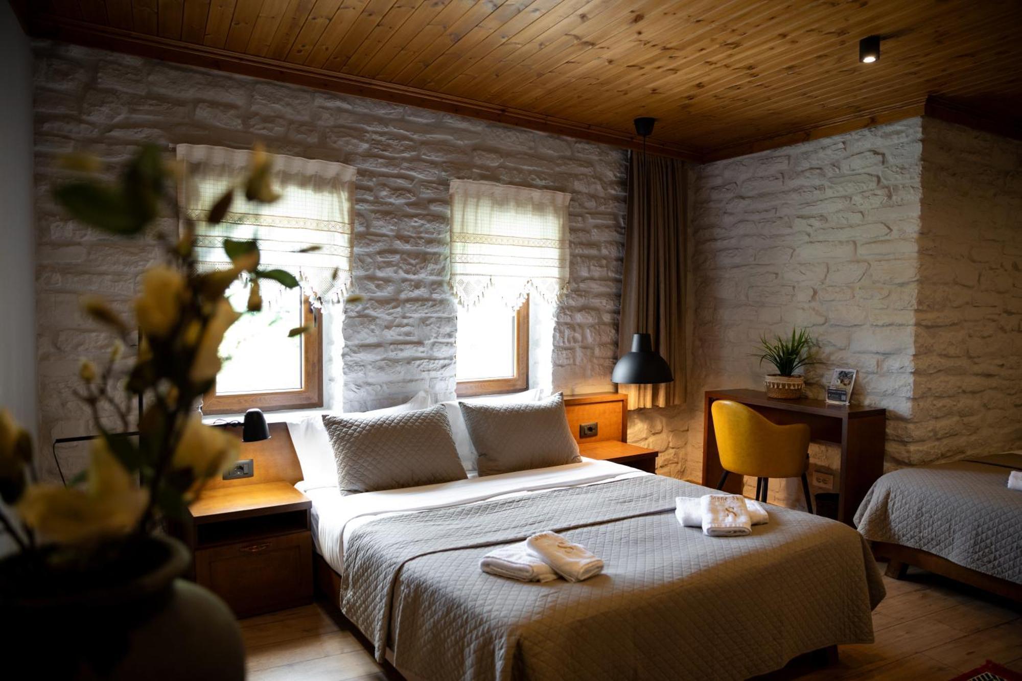 The Stone Sky Hotel Gjirokastër Esterno foto