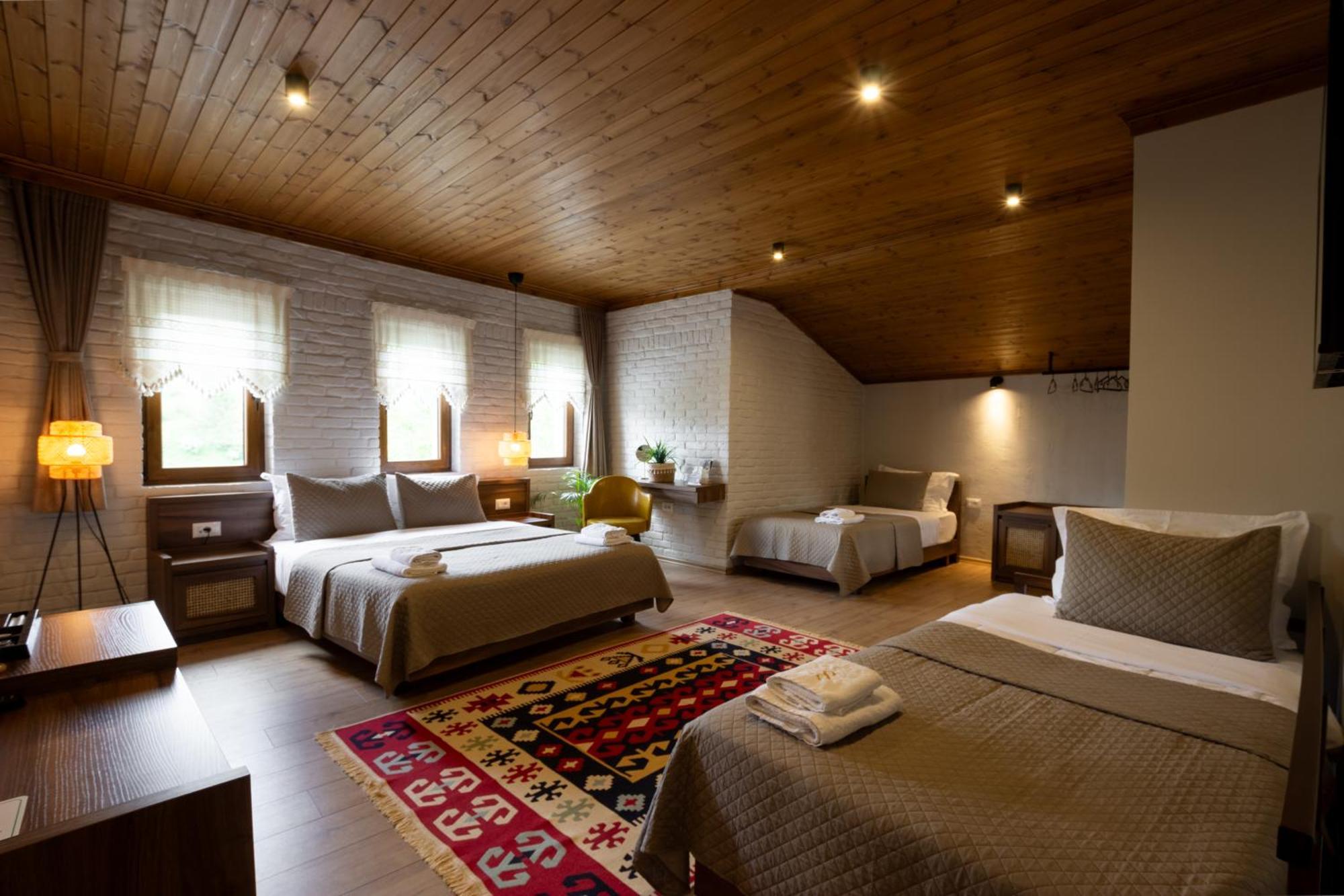 The Stone Sky Hotel Gjirokastër Esterno foto