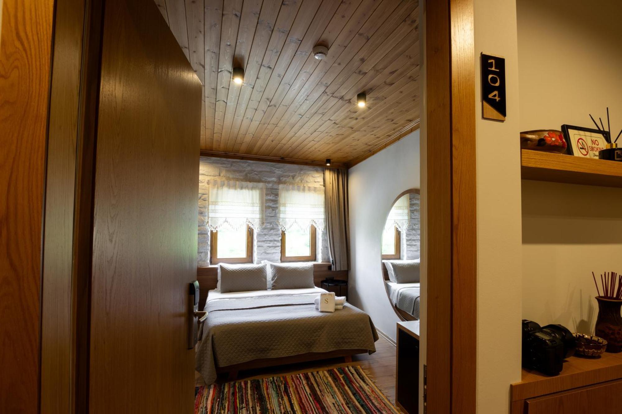 The Stone Sky Hotel Gjirokastër Esterno foto