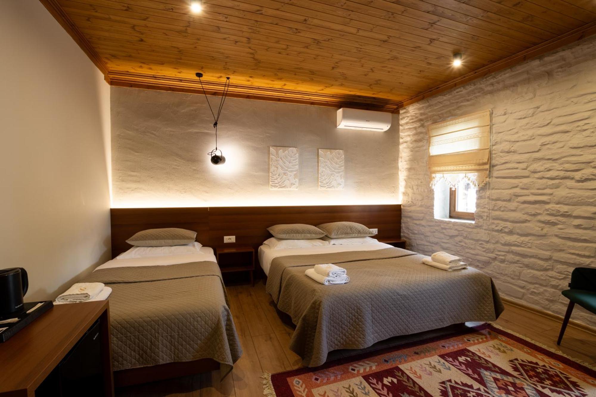 The Stone Sky Hotel Gjirokastër Esterno foto