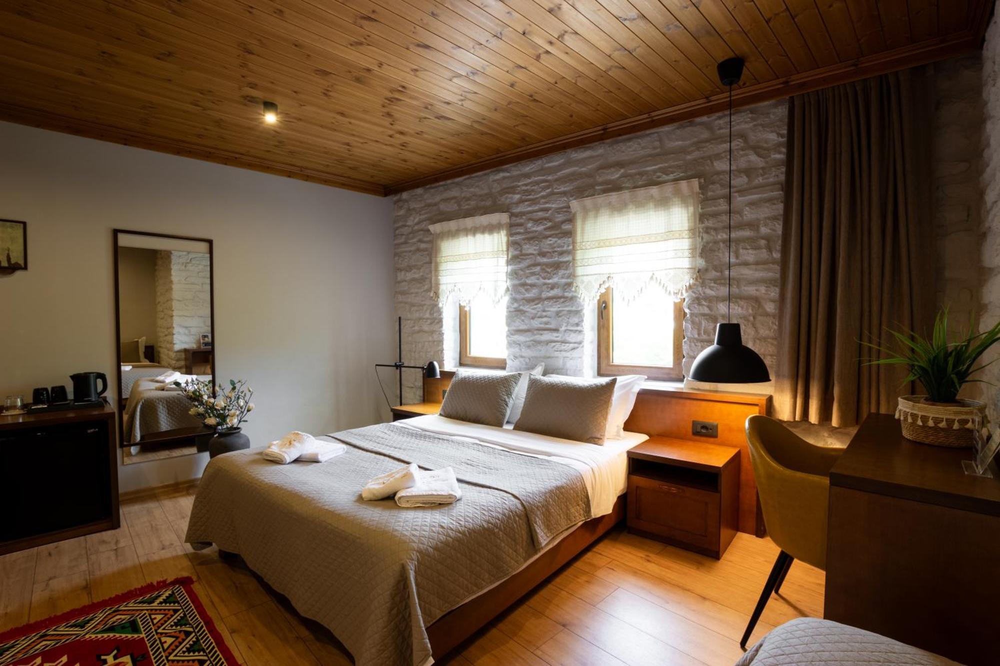 The Stone Sky Hotel Gjirokastër Esterno foto
