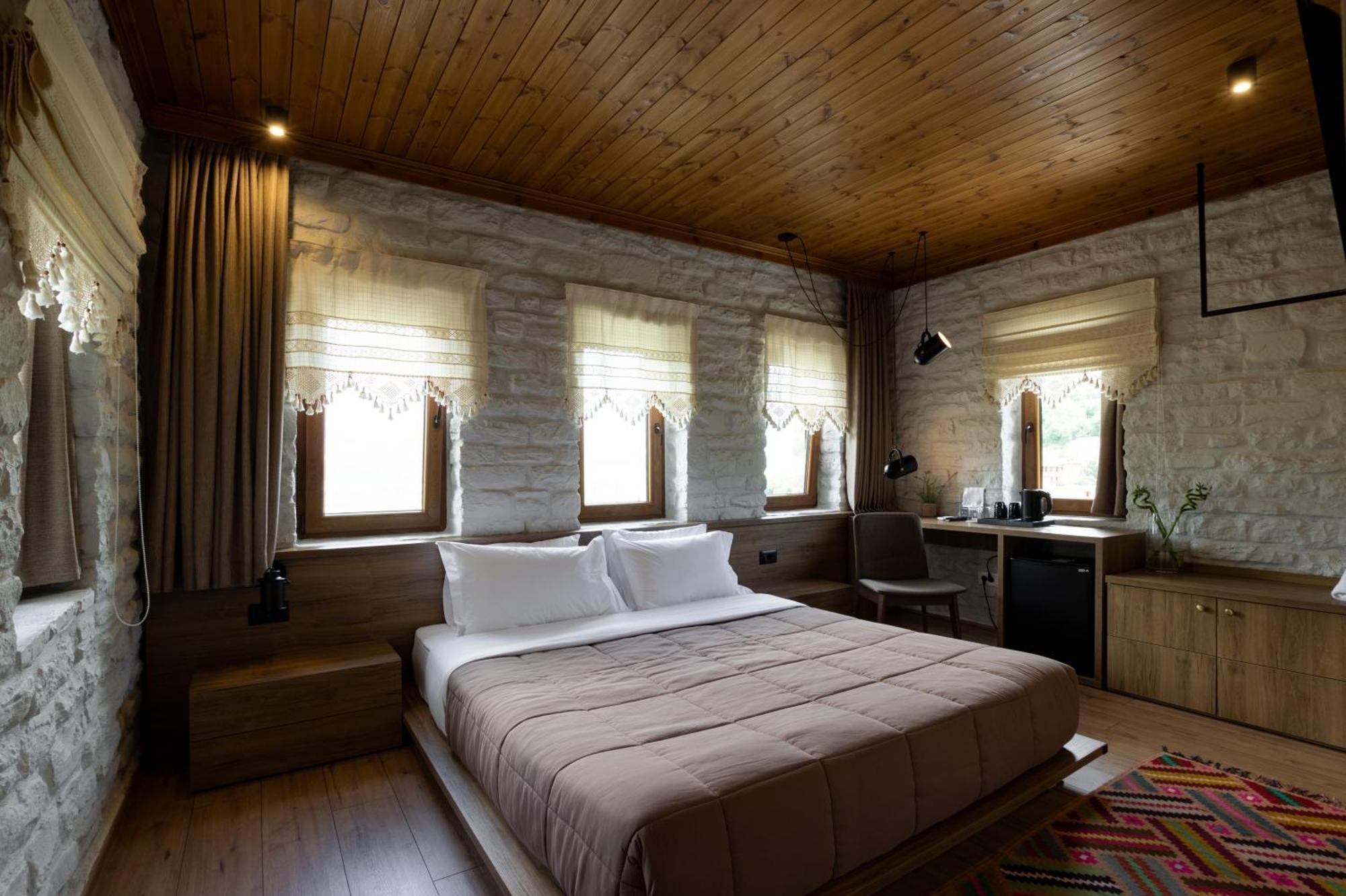 The Stone Sky Hotel Gjirokastër Esterno foto