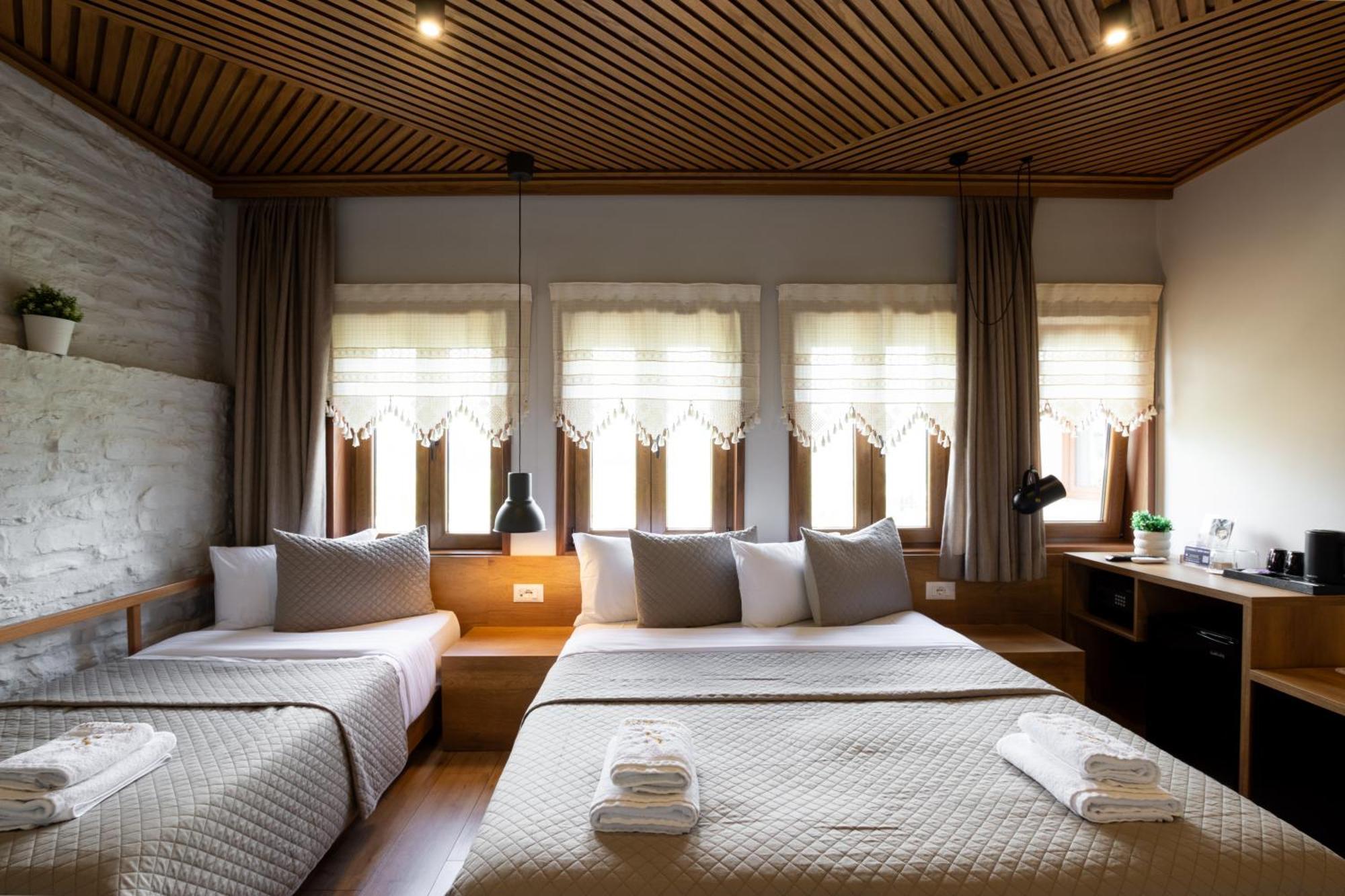 The Stone Sky Hotel Gjirokastër Esterno foto