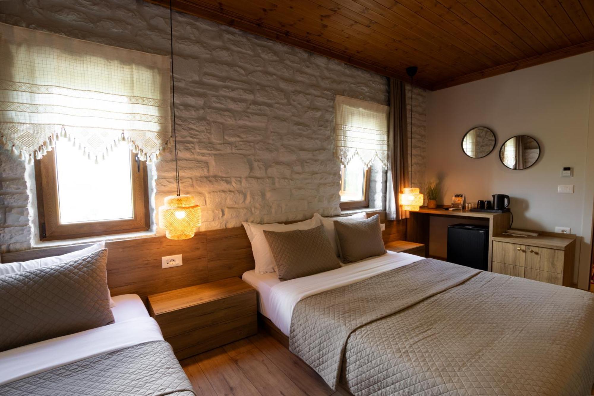 The Stone Sky Hotel Gjirokastër Esterno foto