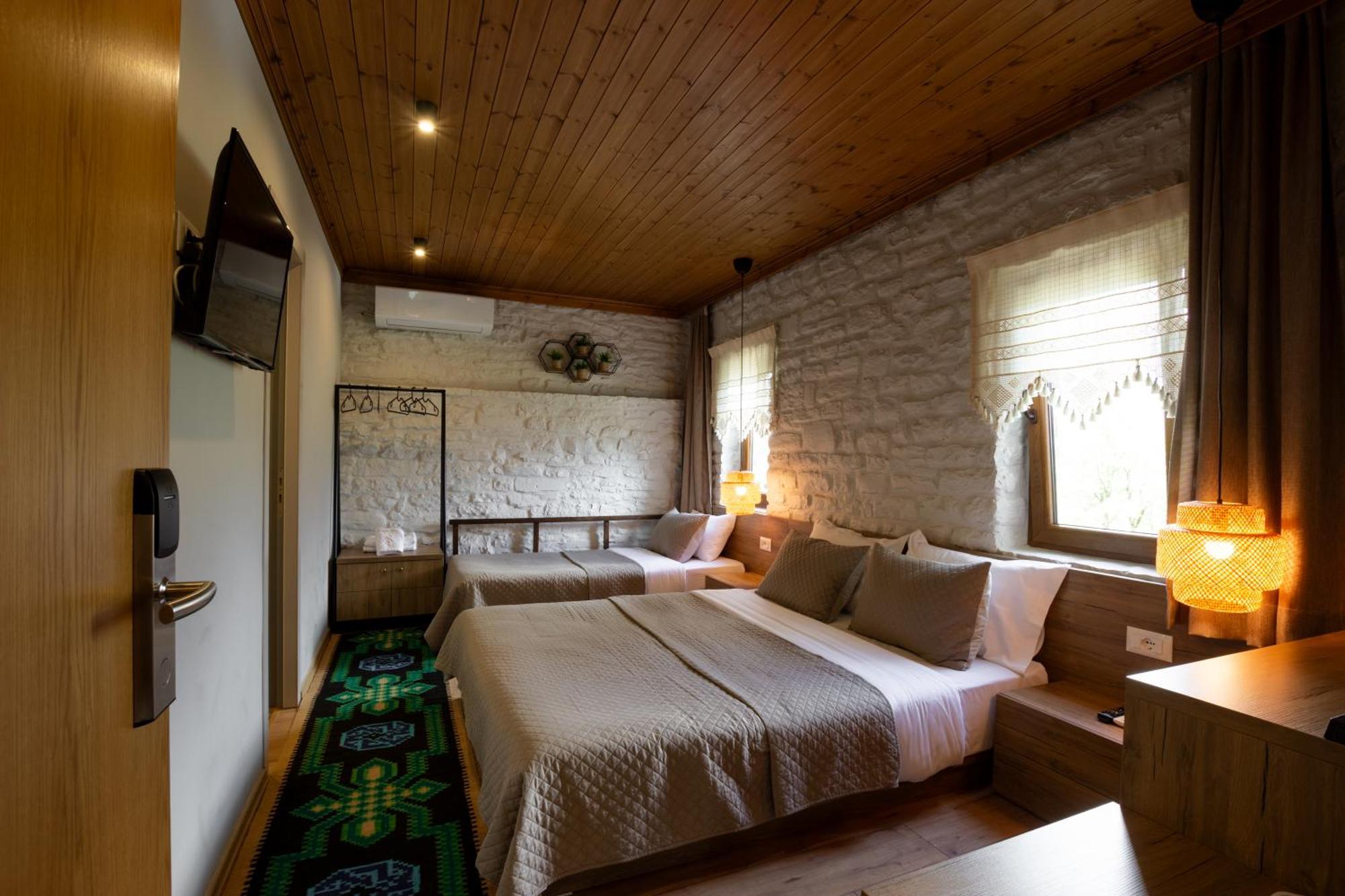 The Stone Sky Hotel Gjirokastër Esterno foto