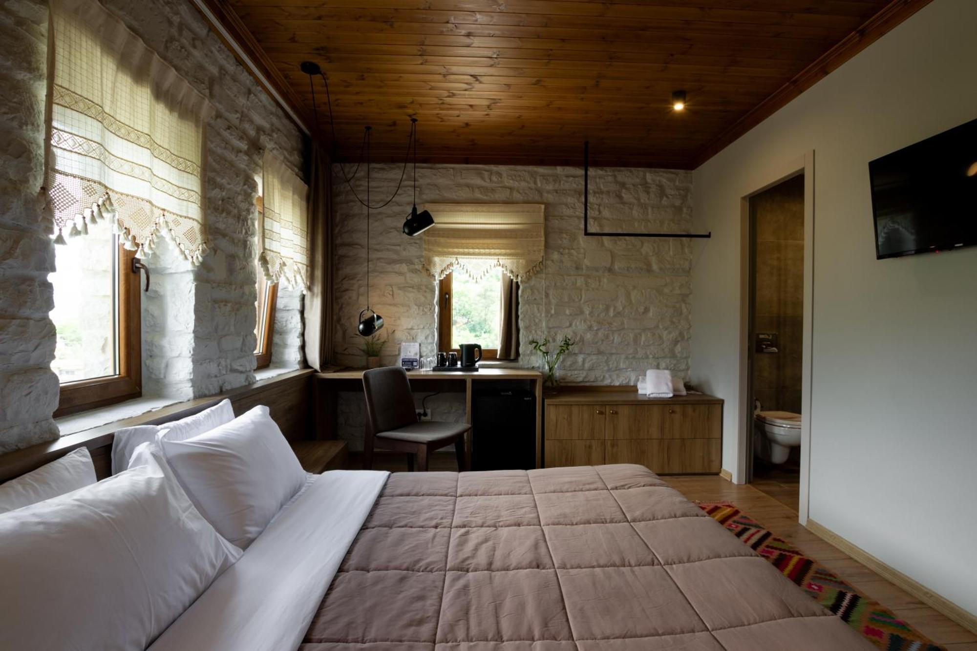 The Stone Sky Hotel Gjirokastër Esterno foto