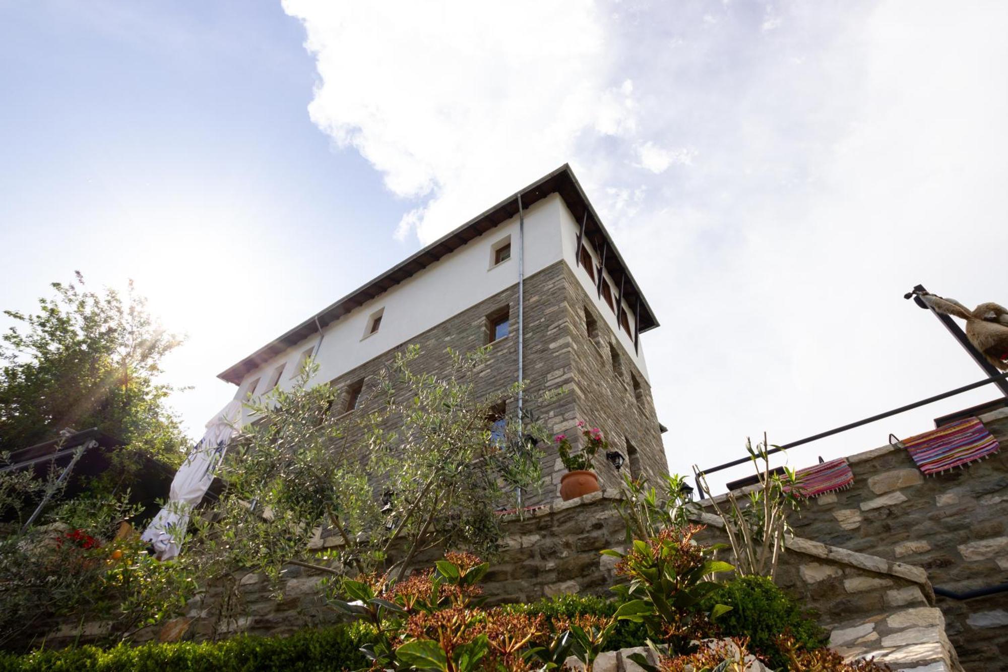The Stone Sky Hotel Gjirokastër Esterno foto