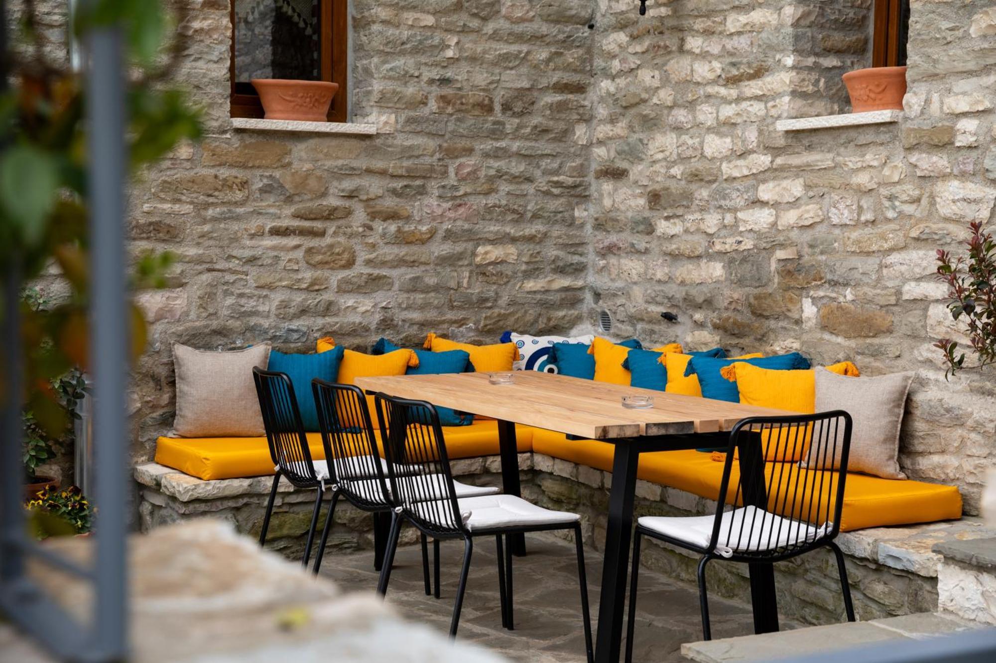 The Stone Sky Hotel Gjirokastër Esterno foto